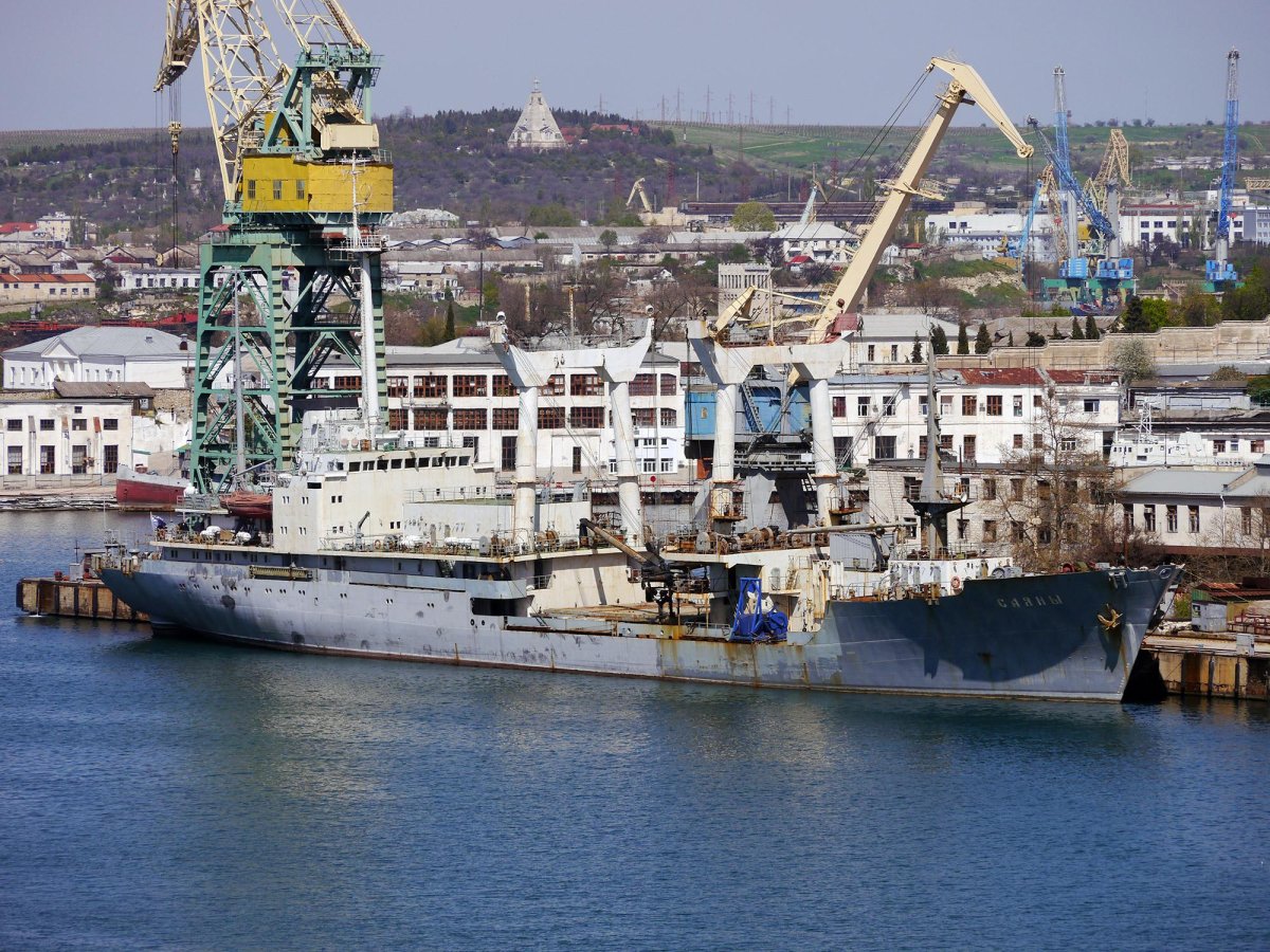 Саяны судно Севастополь