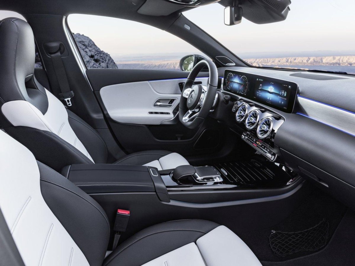 Мерседес а класс 2021 хэтчбек салон