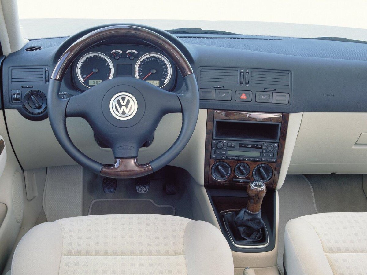 Volkswagen Bora 2001 салон