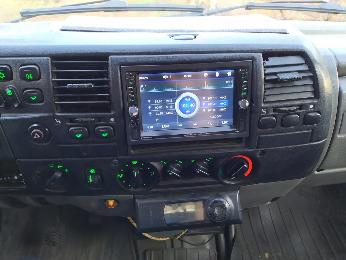 2 Дин магнитола в ГАЗ 3302