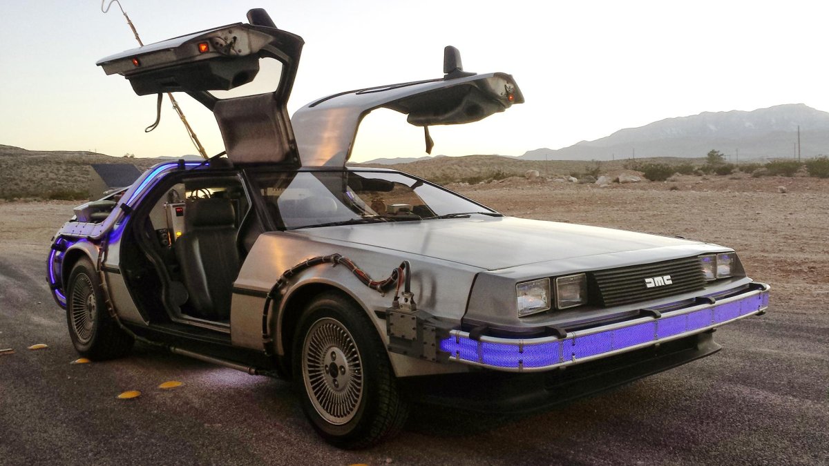 DELOREAN DMC-12 машина времени