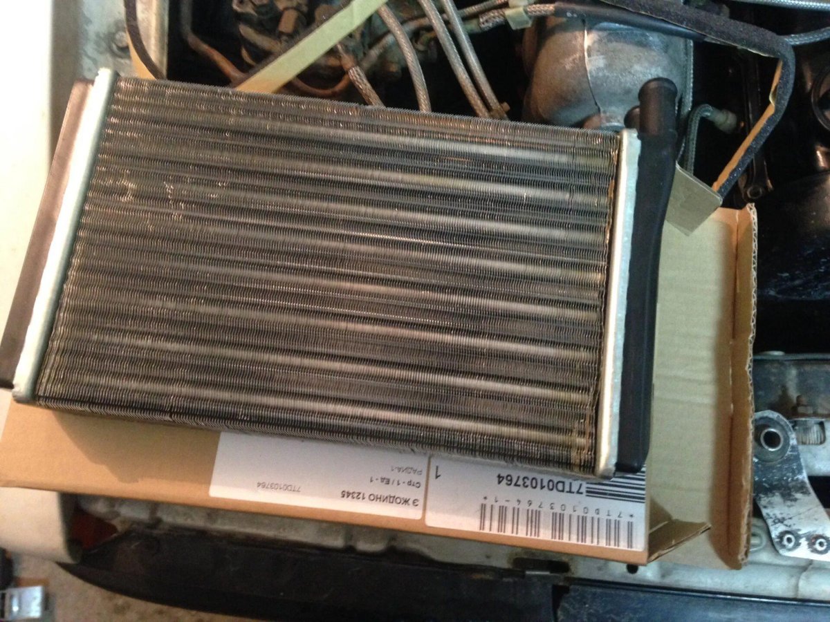 Радиатор печки Audi 80