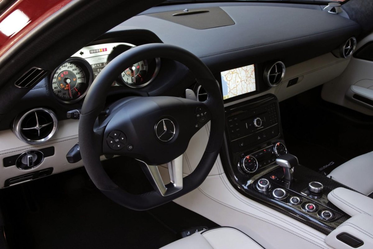 Mercedes-Benz SLS Interior