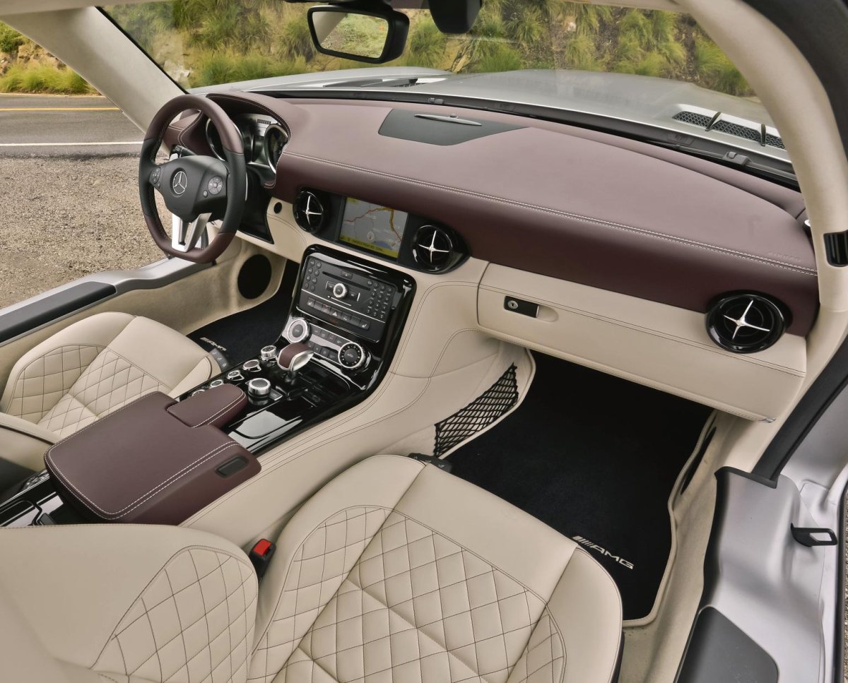 Mercedes Benz SLS AMG Interior