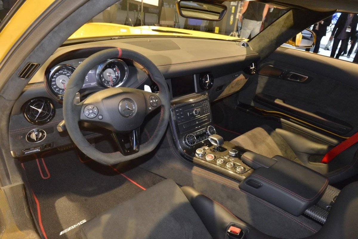 Мерседес SLS AMG салон