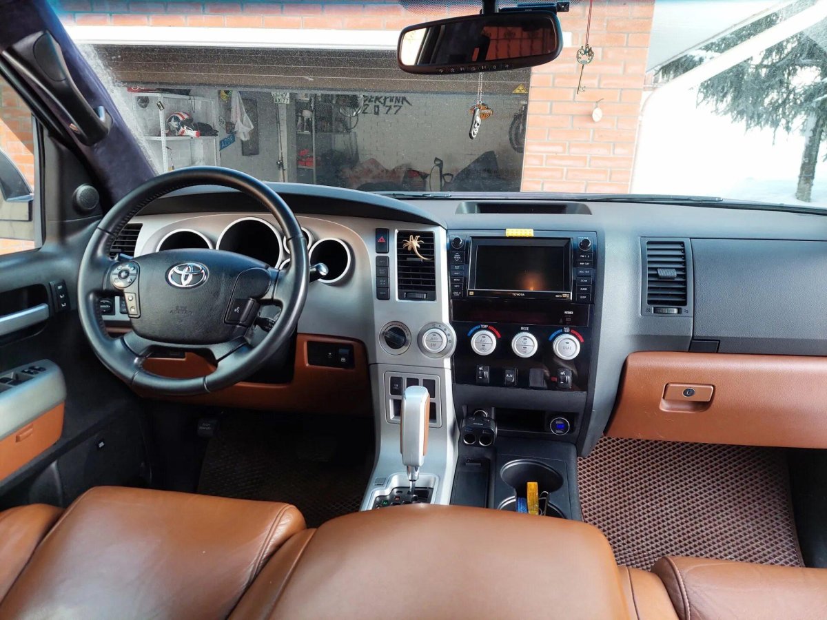 Toyota Tundra салон