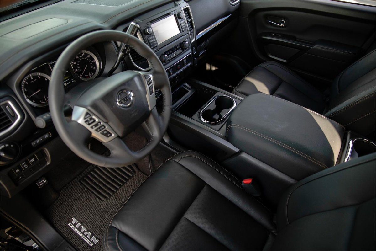 Nissan Титан 2021 новый салон