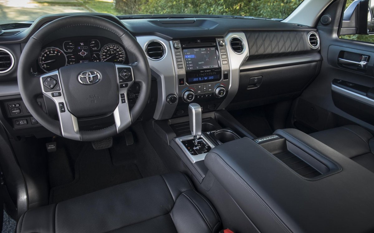 Toyota Tundra 2018 салон