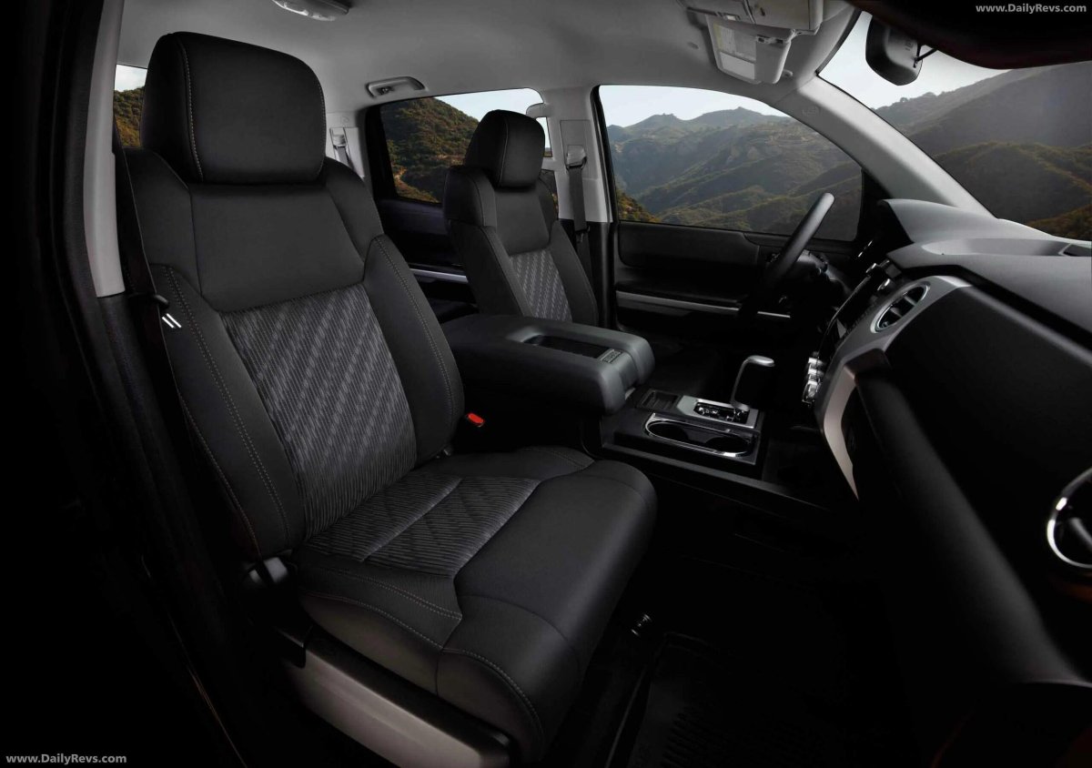 Toyota Tundra 2021 салон