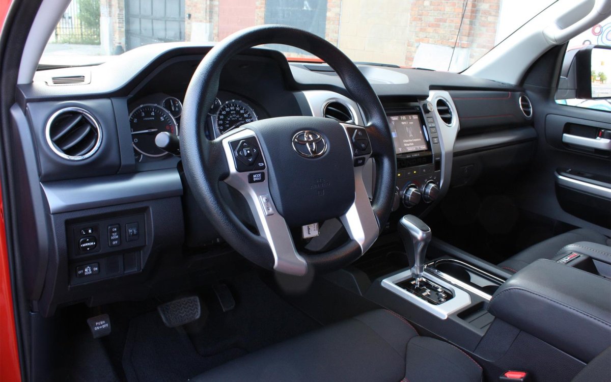 Toyota Tundra 2017 салон