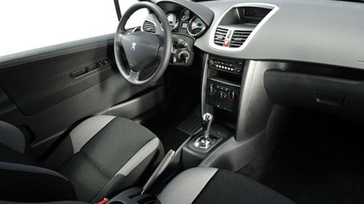 Peugeot 207 салон