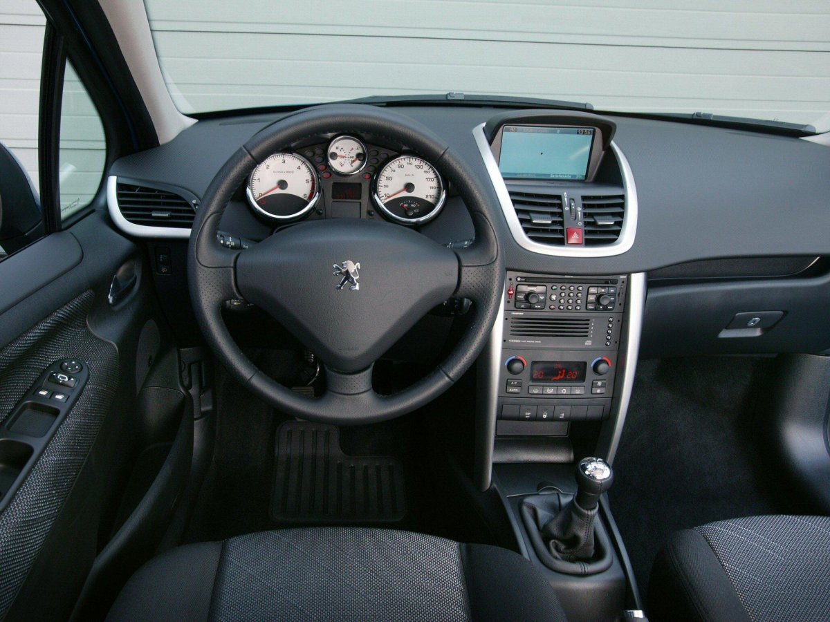 Пежо 207 2008 салон