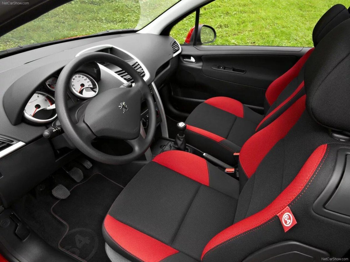 Пежо 207 2008 салон