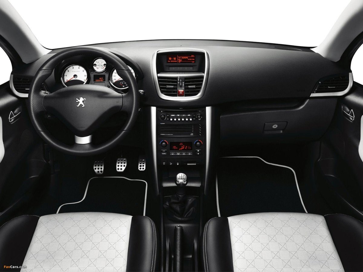 Пежо 207 салон внутри