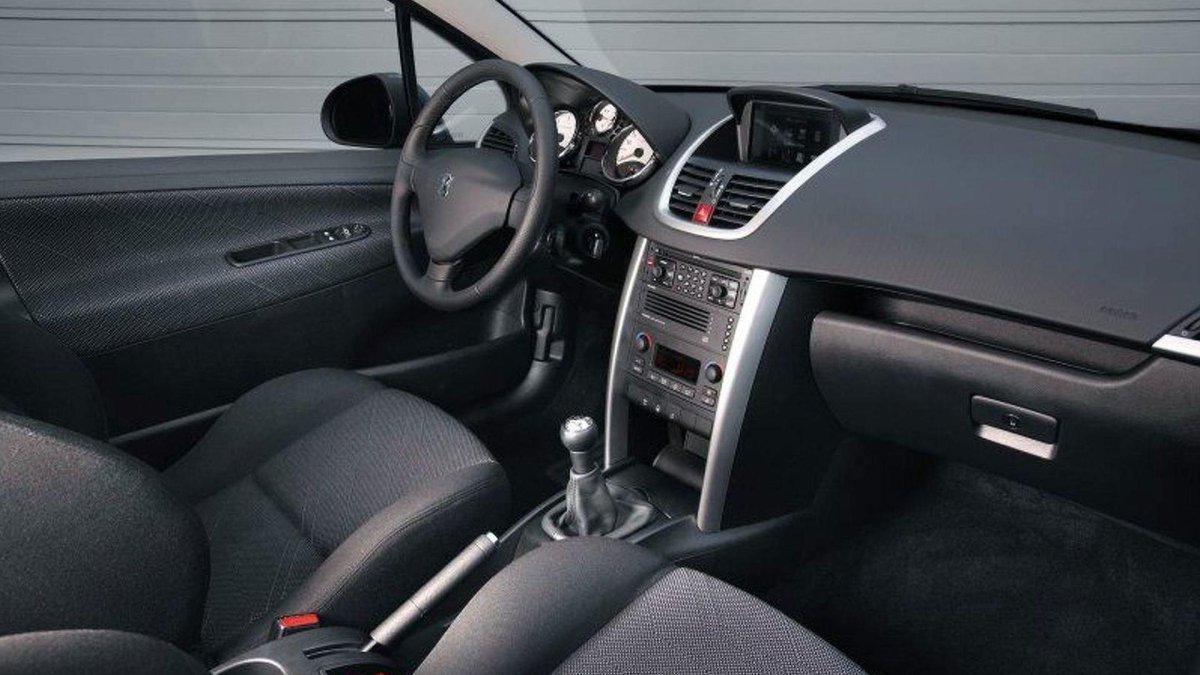 Пежо 207 2007 салон