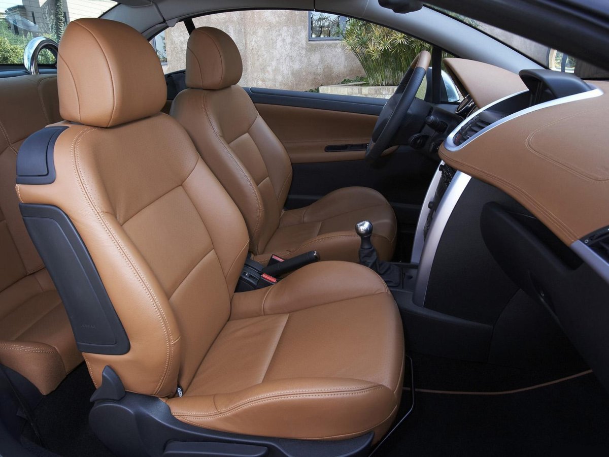 Пежо 207 СС салон