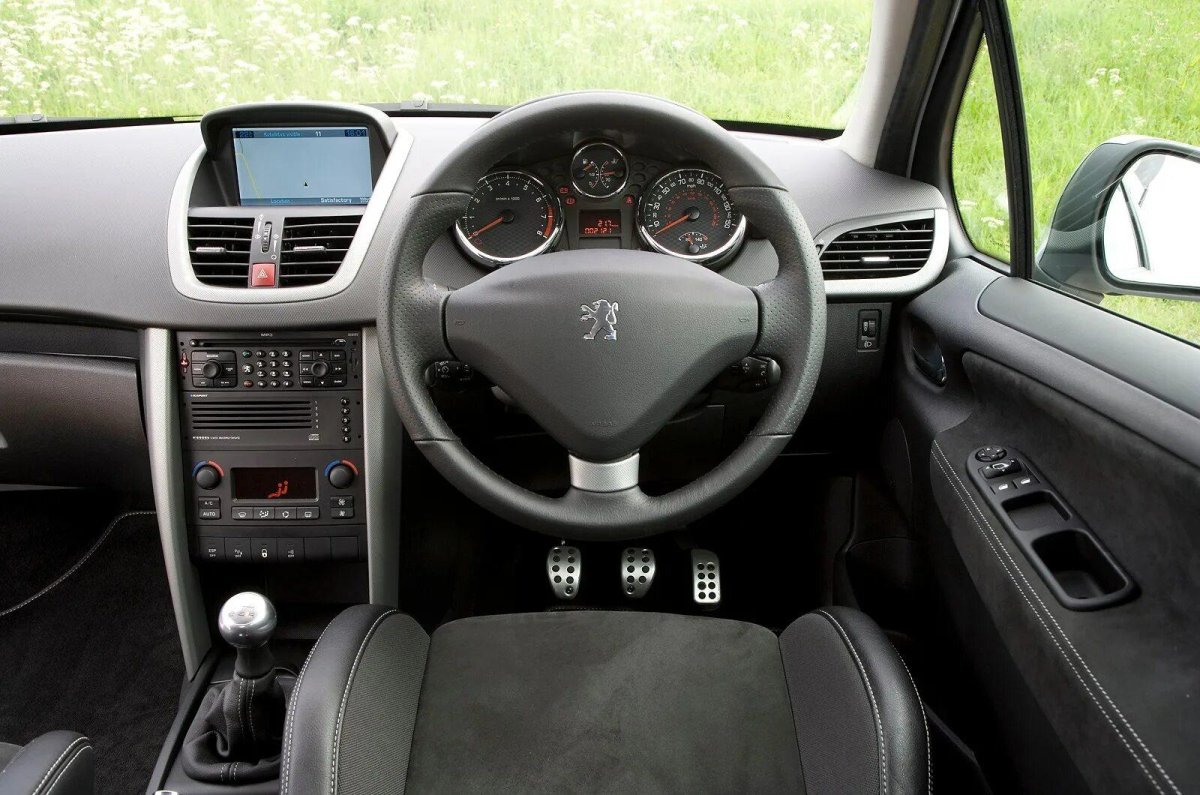 Пежо 207 2007 салон