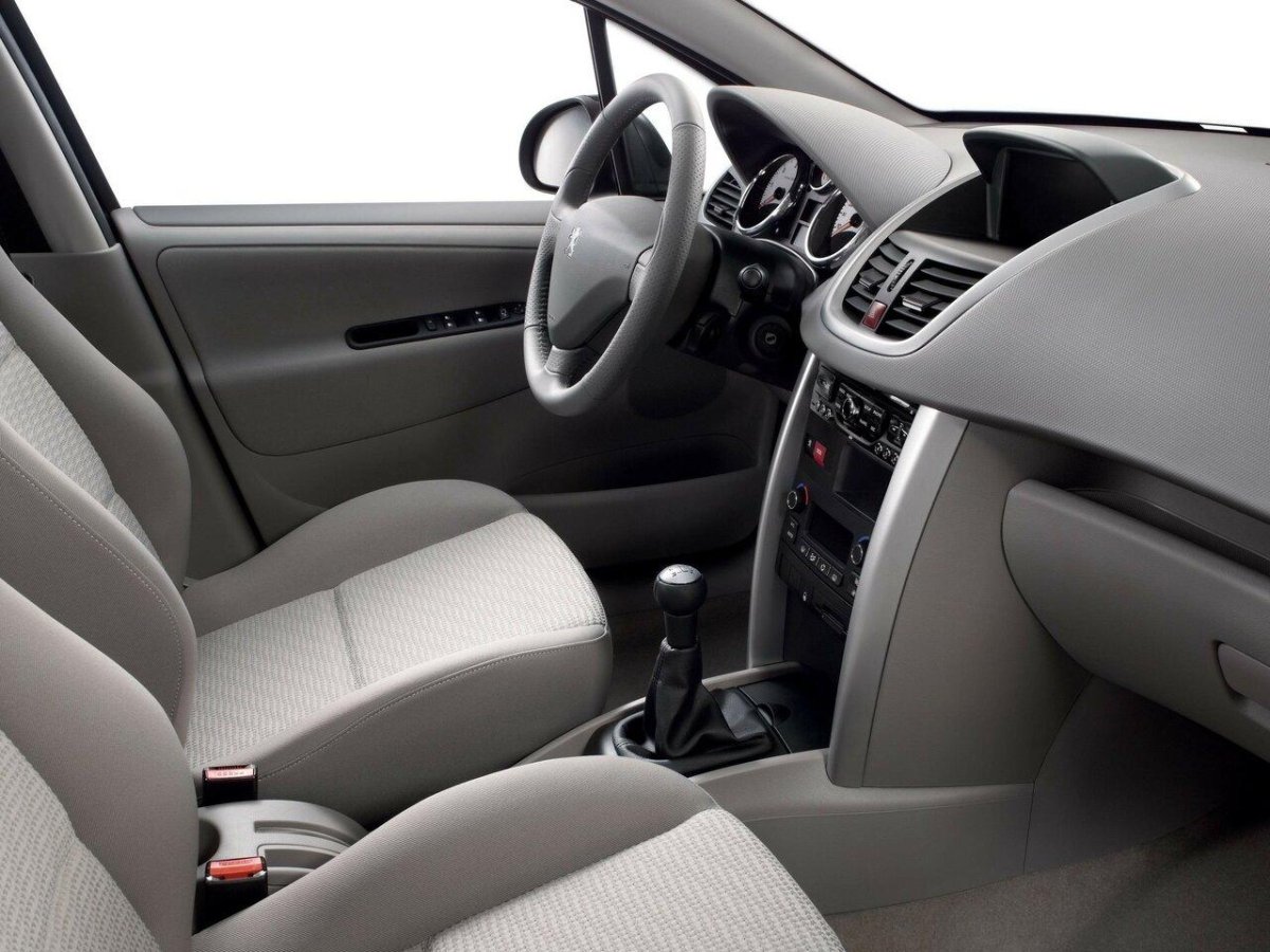 Пежо 207 универсал салон