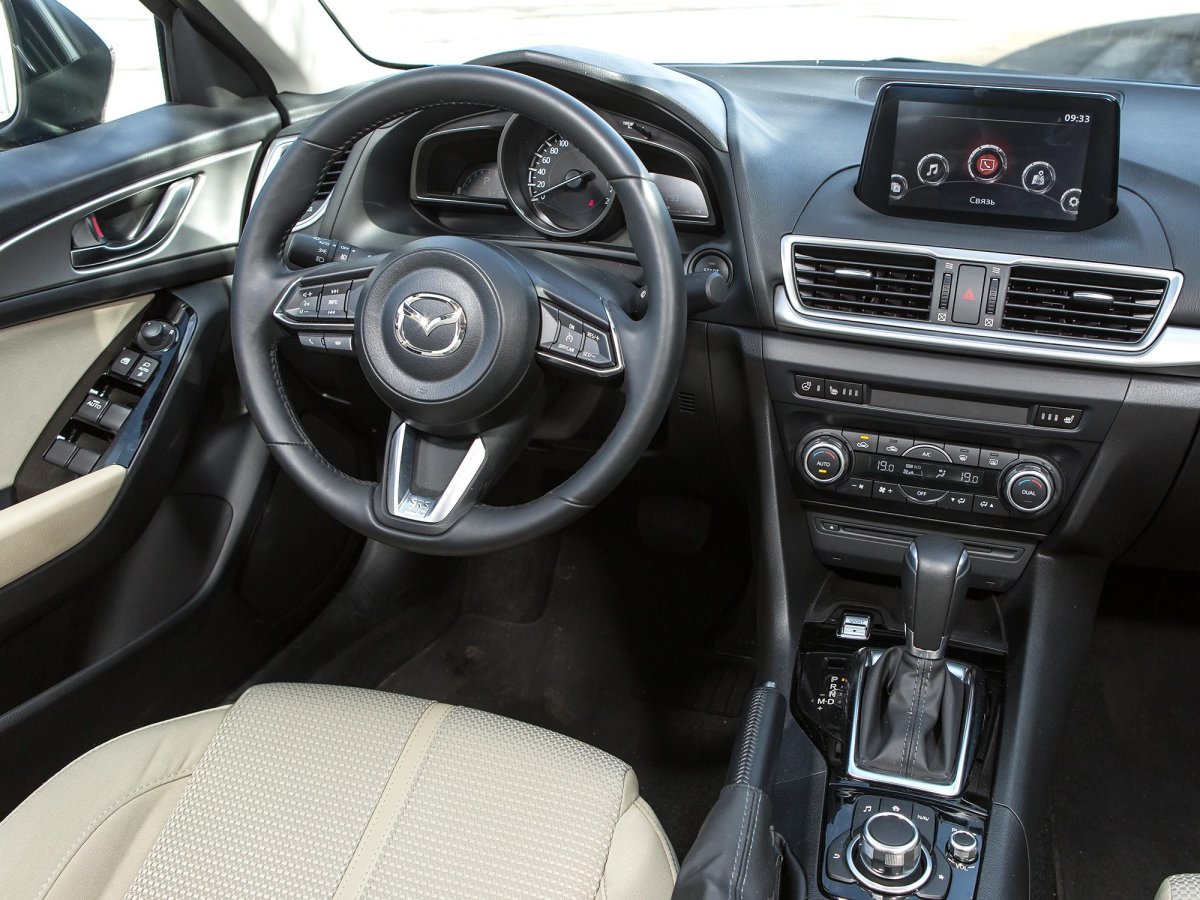 Mazda 3 2017 салон