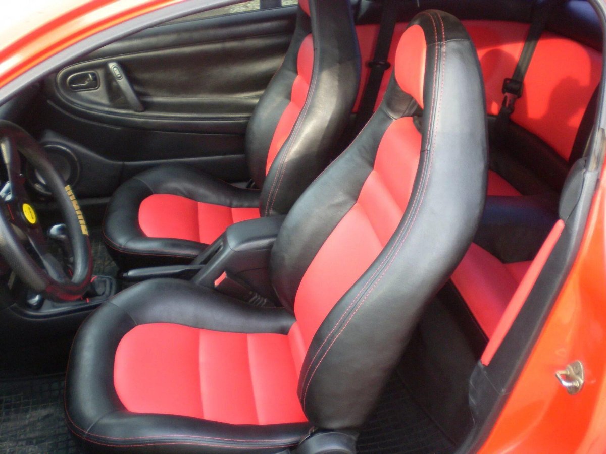 Mazda MX-3 салон