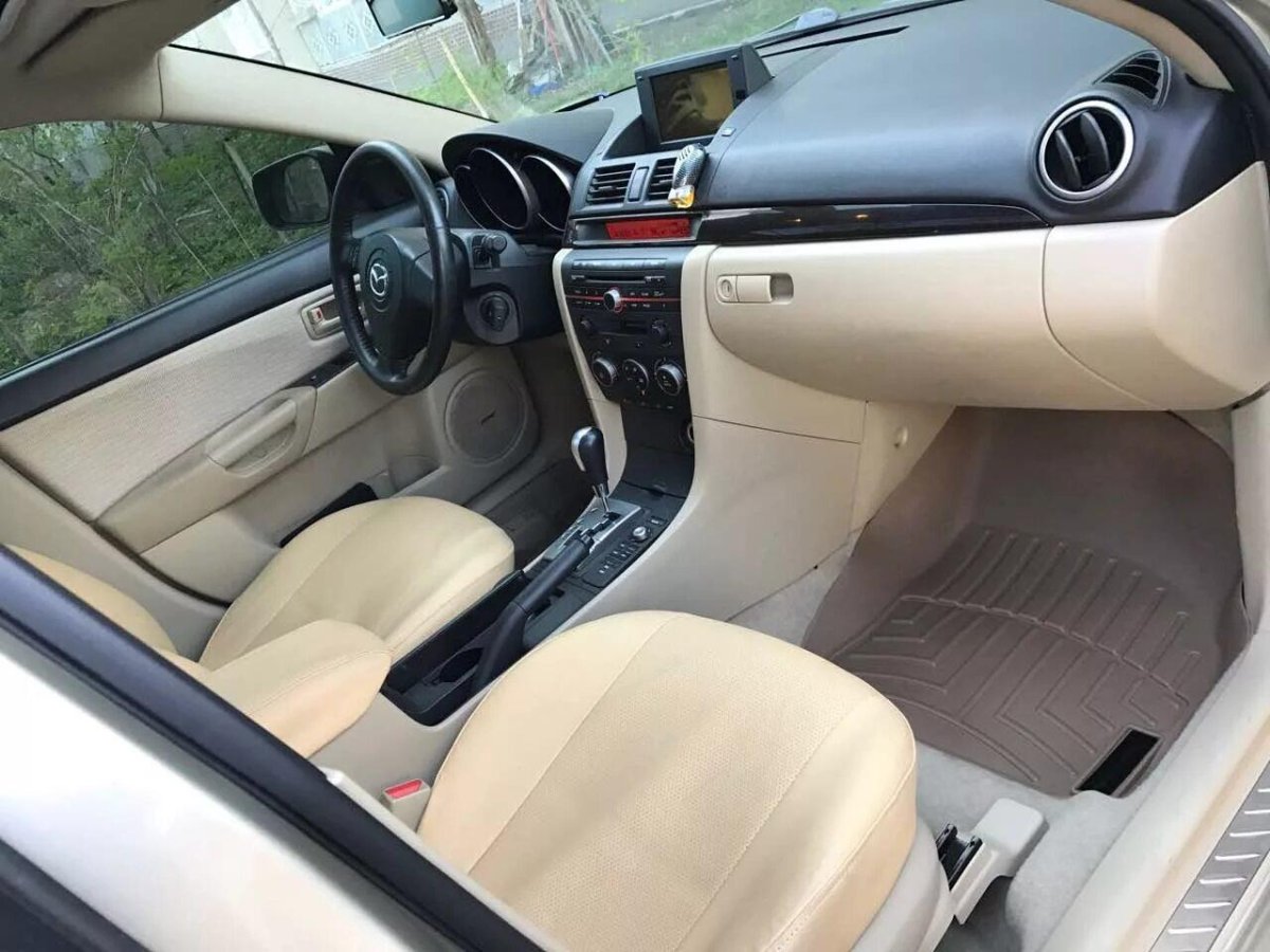 Mazda 6 белый салон