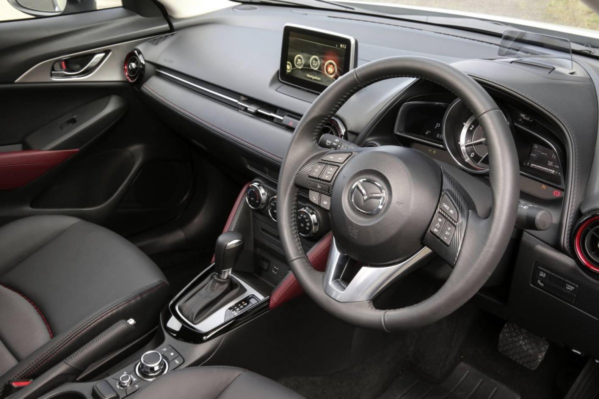 Мазда cx3 салон