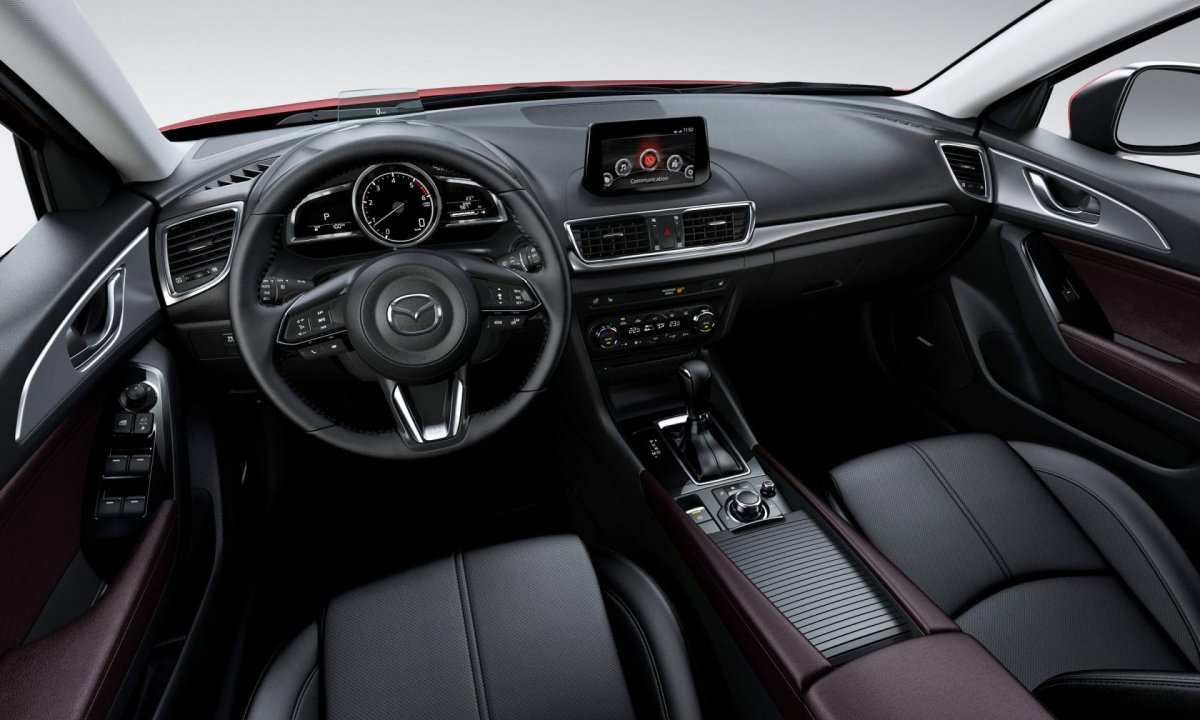 Мазда 3 2018 седан салон