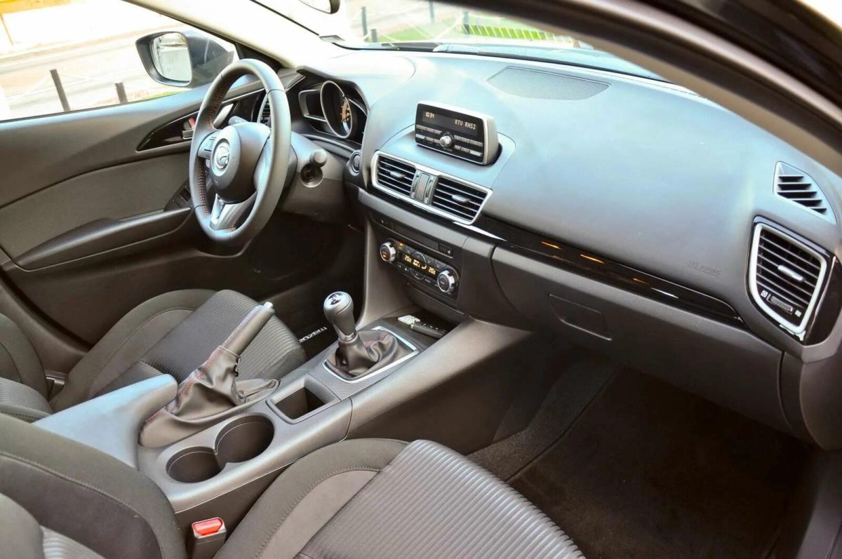 Мазда 3 БМ салон