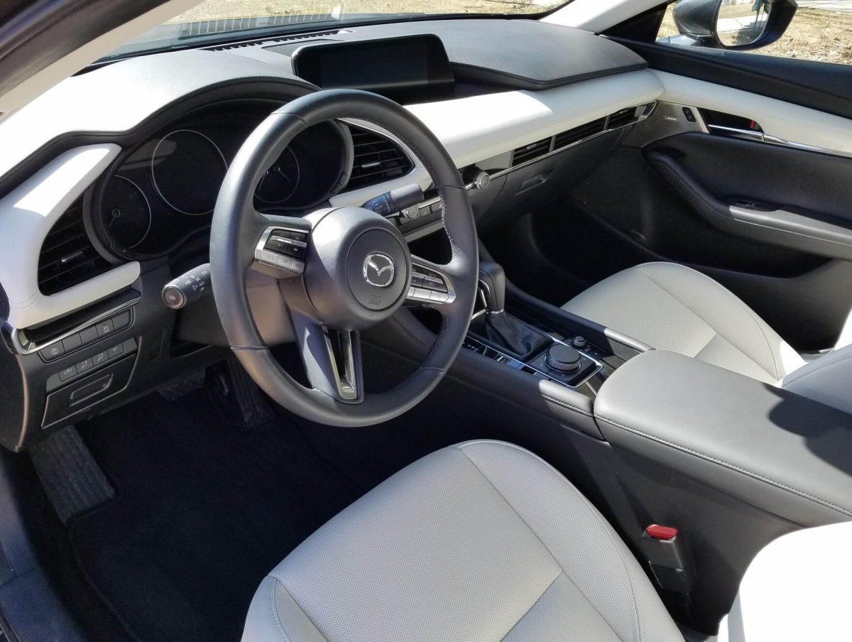 Мазда 3 2020 салон