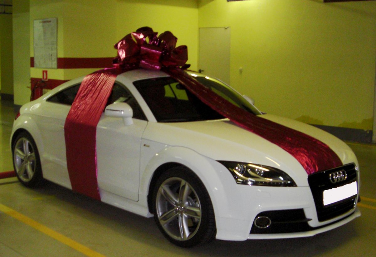 Машина в подарок