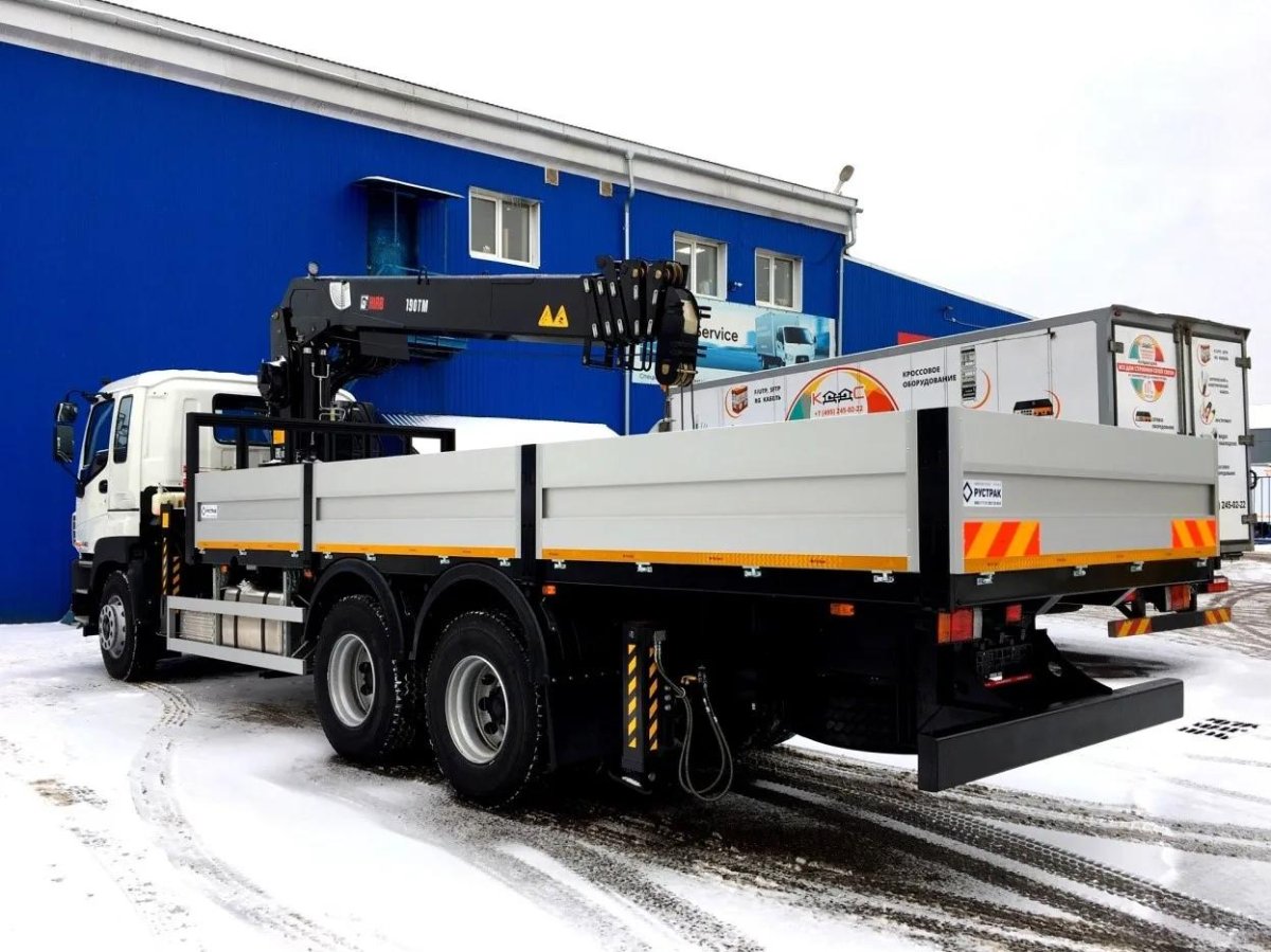 Isuzu Giga 6x4 бортовой с КМУ