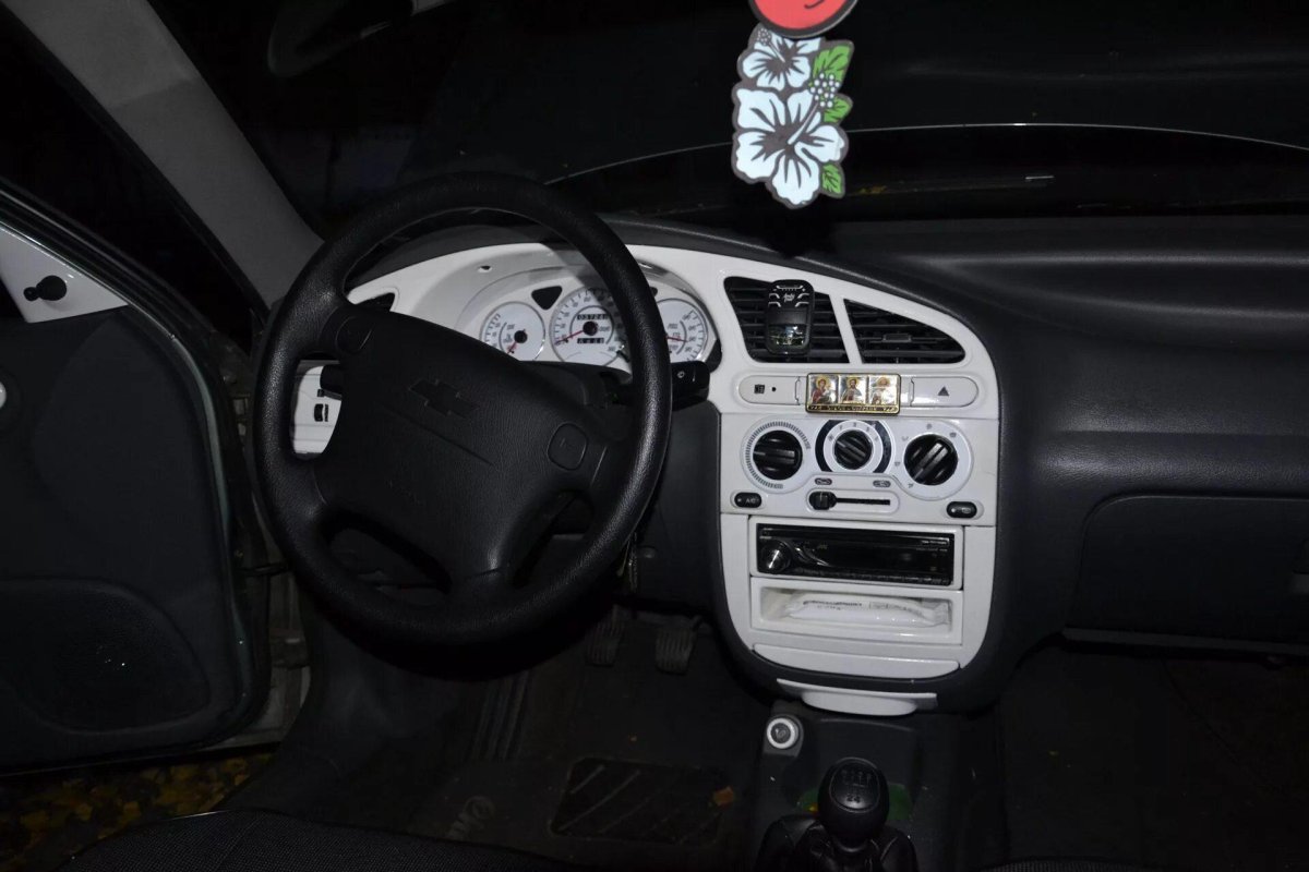 Chevrolet lanos черный салон