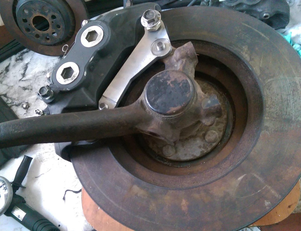 Lexus ls460 суппорт