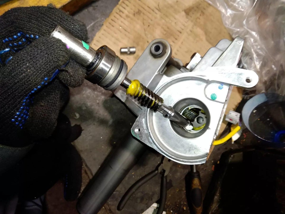 Мотор электроусилителя руля Субару Форестер