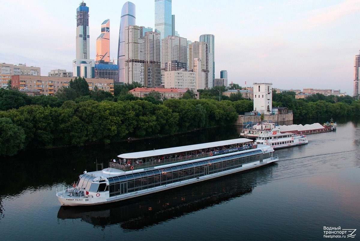 Корабль Ривер Палас Москва