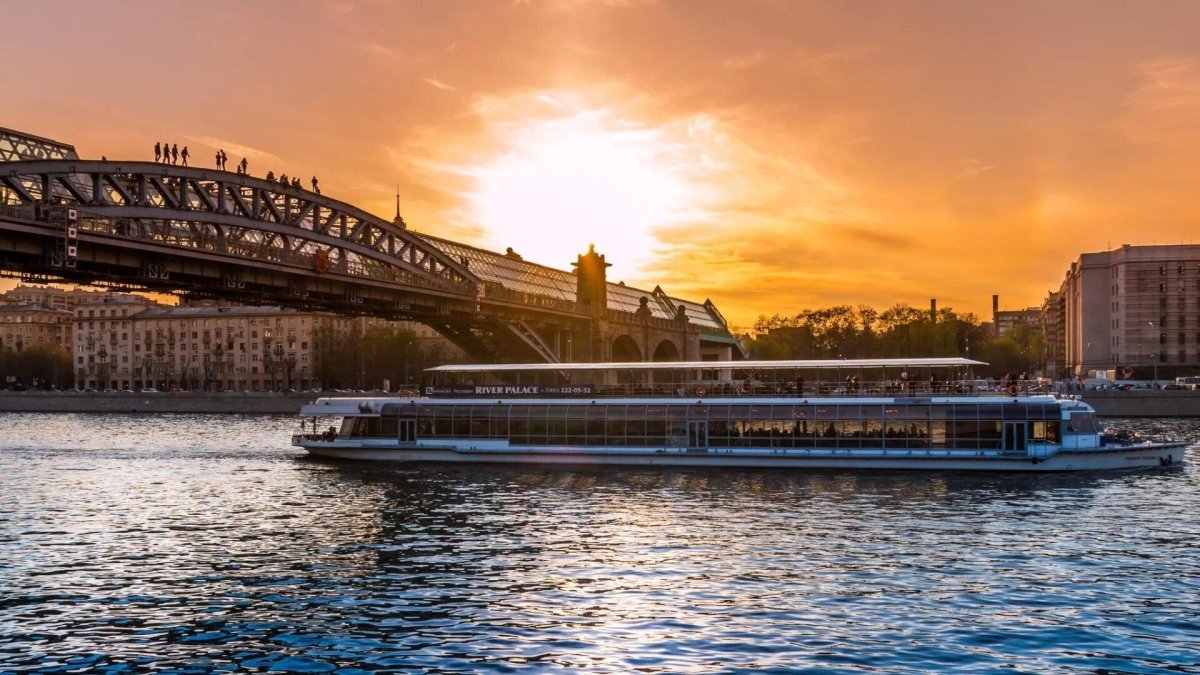 Теплоход по Москве реке Ривер Палас