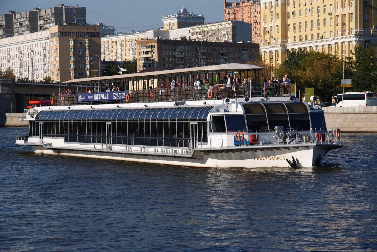 Панорамный теплоход Ривер Палас