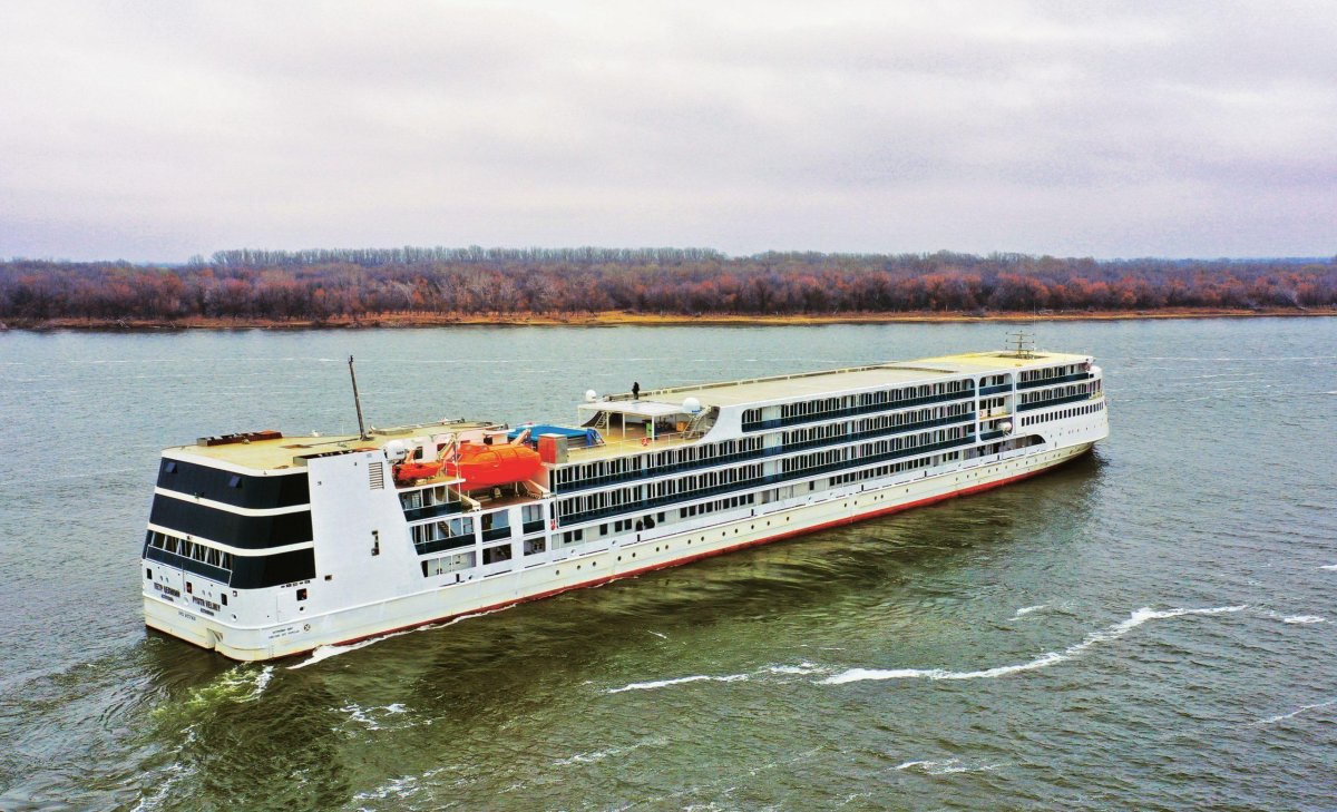 Круизный теплоход Петр Великий