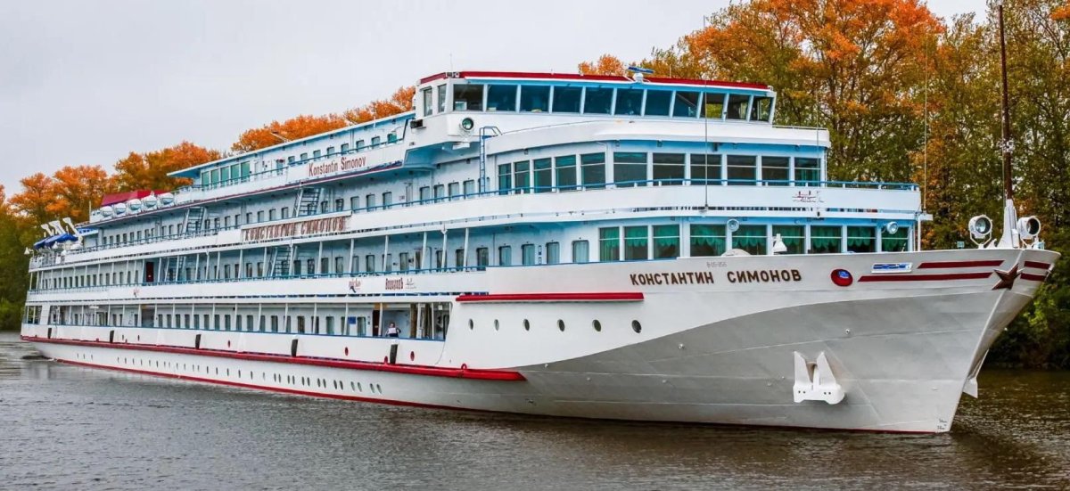 Теплоход Константин Симонов
