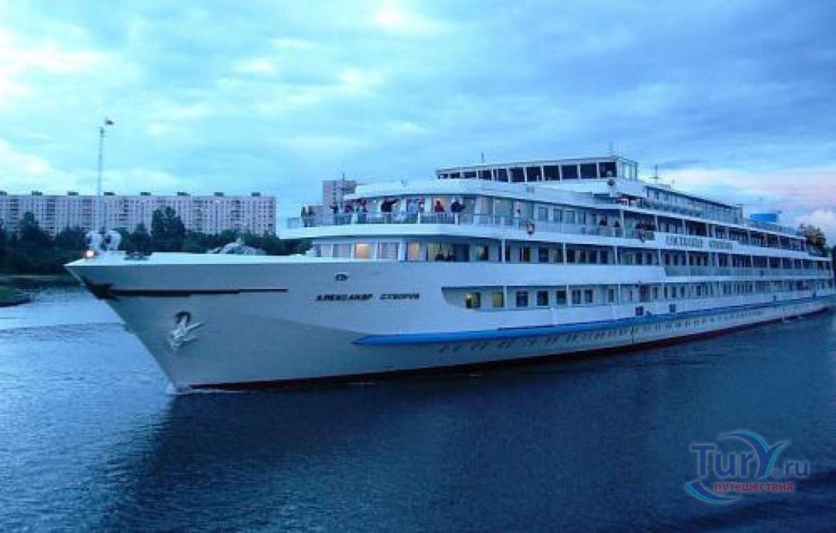 Круизный теплоход "Александр Суворов"