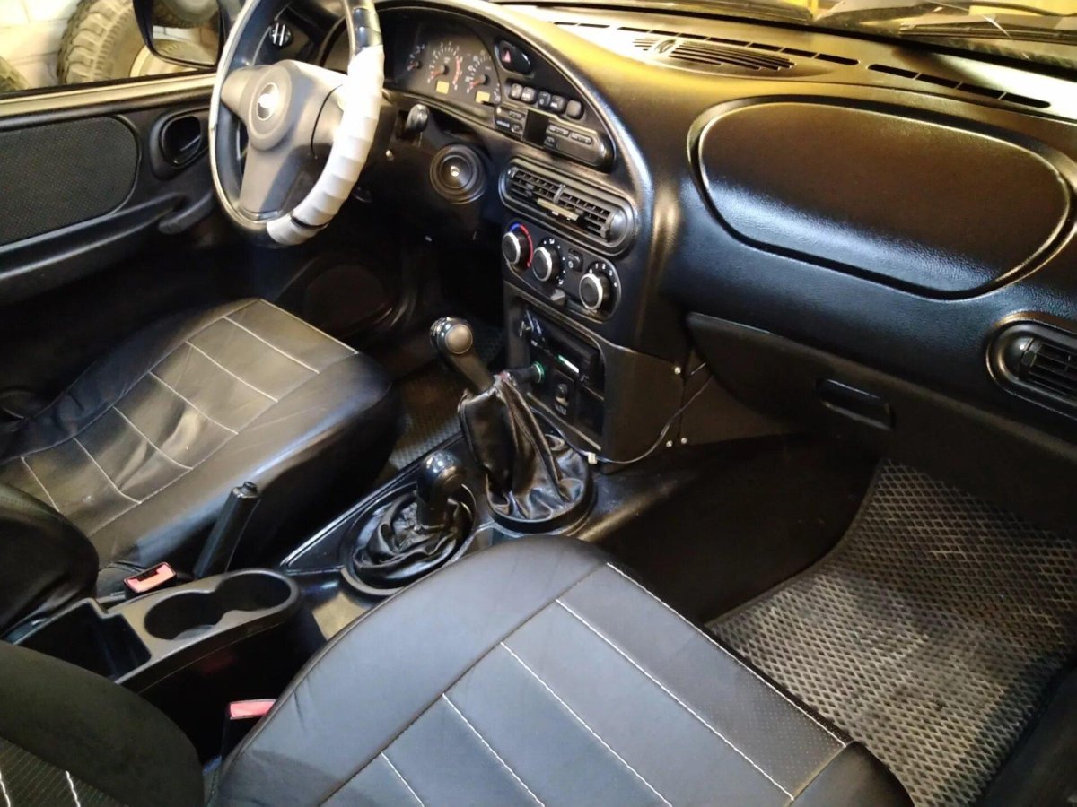 Шеви Нива салон