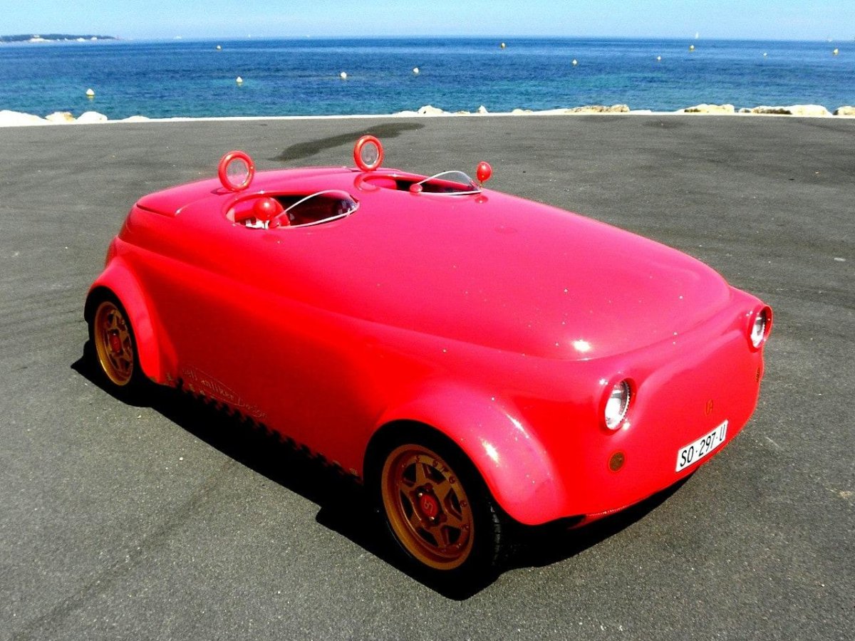 Машина с маленьким капотом