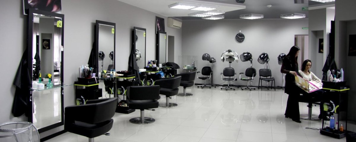 Салон в черно белом стиле