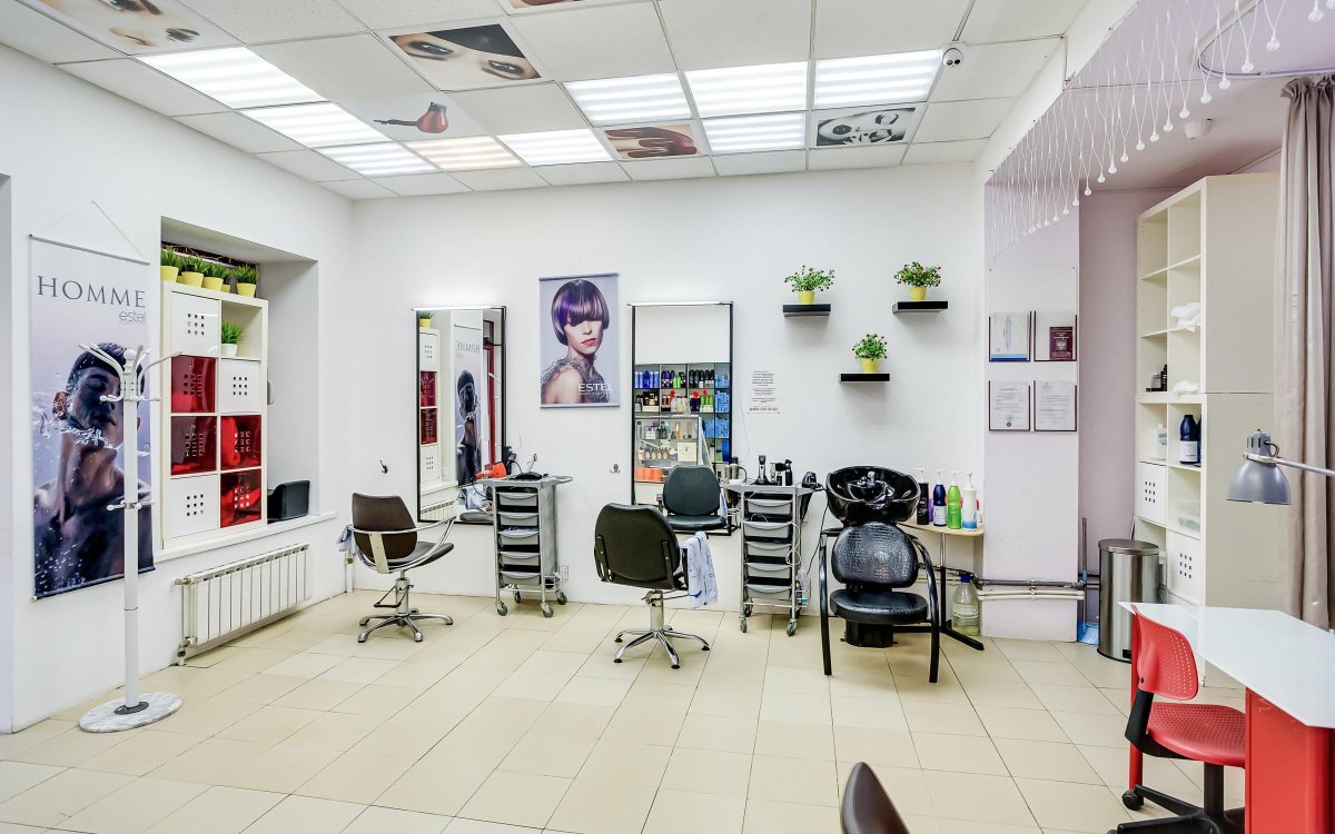 Интерьер парикмахерской эконом класса