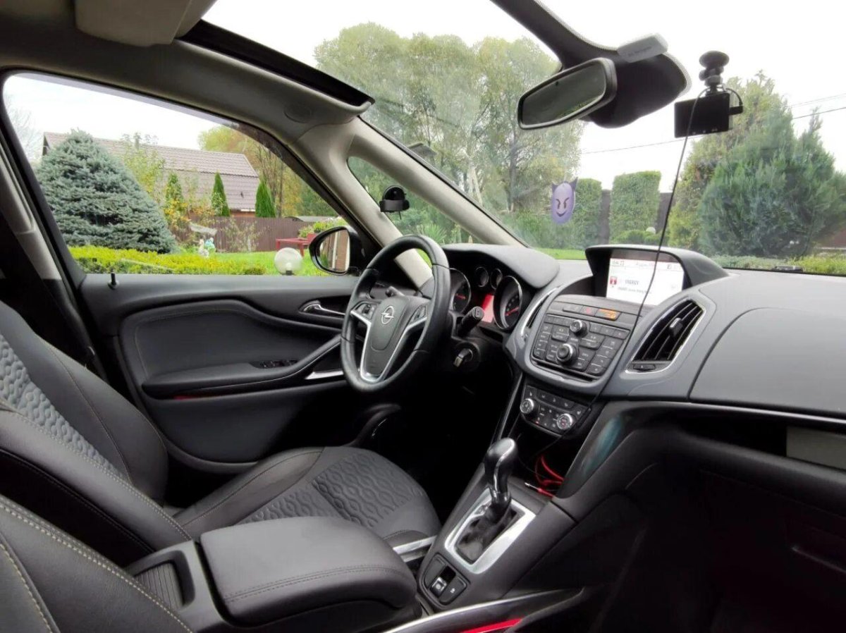 Opel Zafira Tourer интерьер