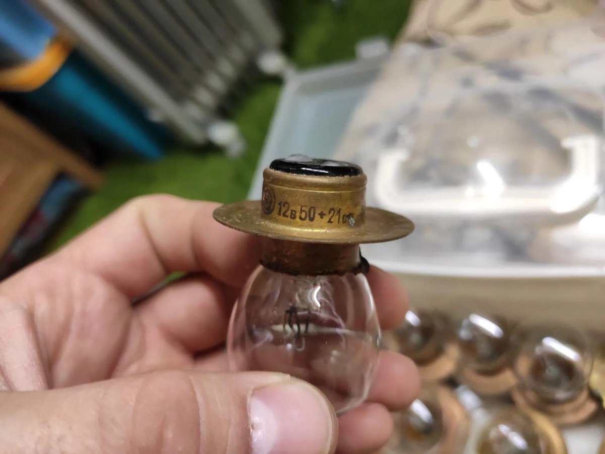 Патрон для лампы Москвич 412