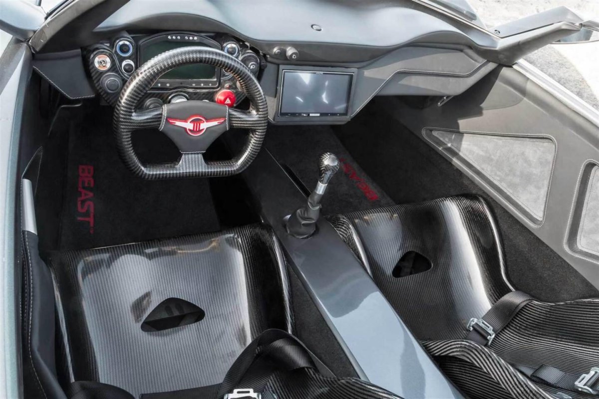 Rezvani Hercules 6x6 салон