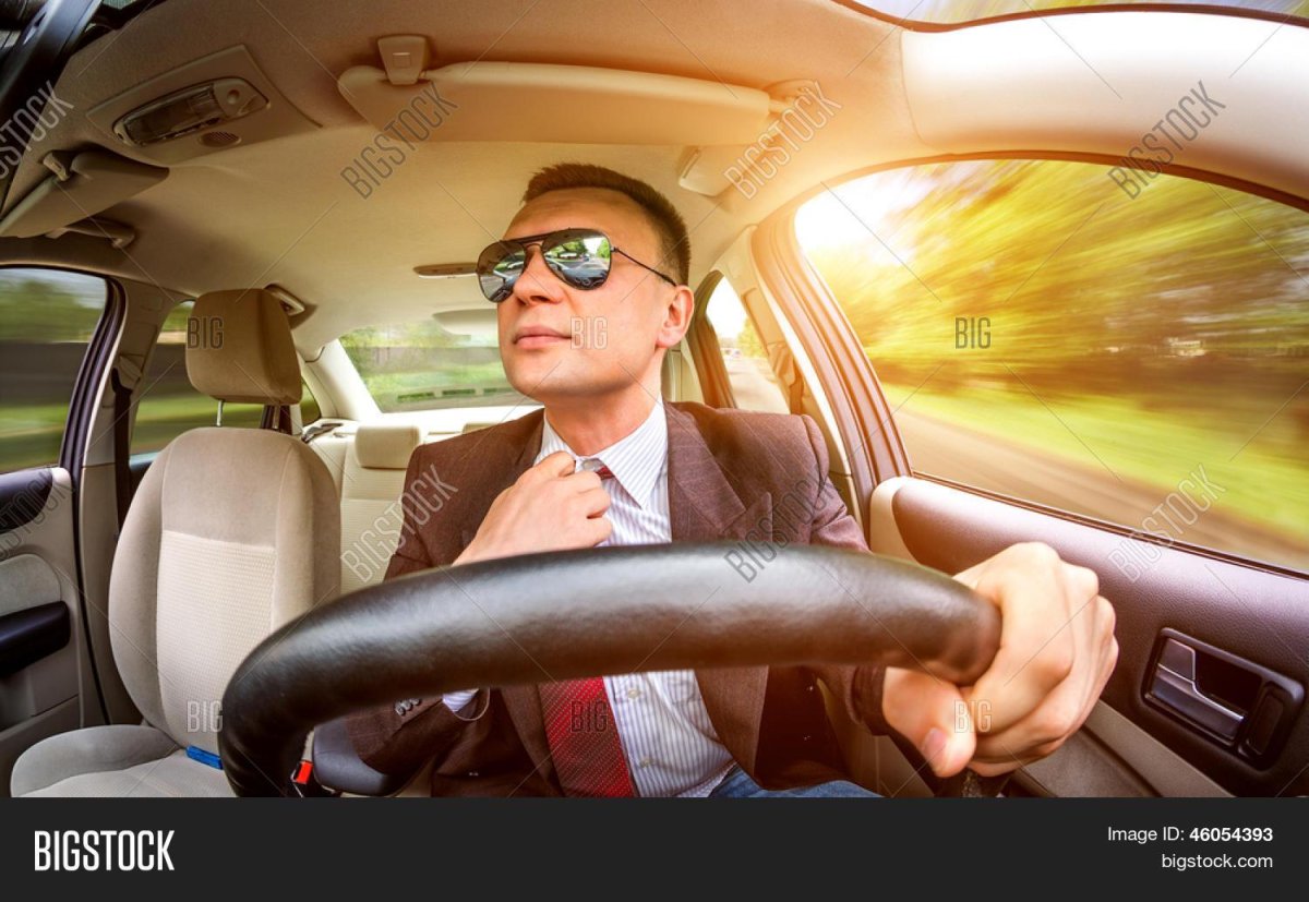Водитель в очках