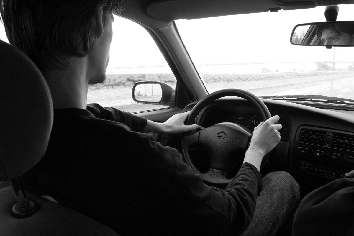 Парень в авто