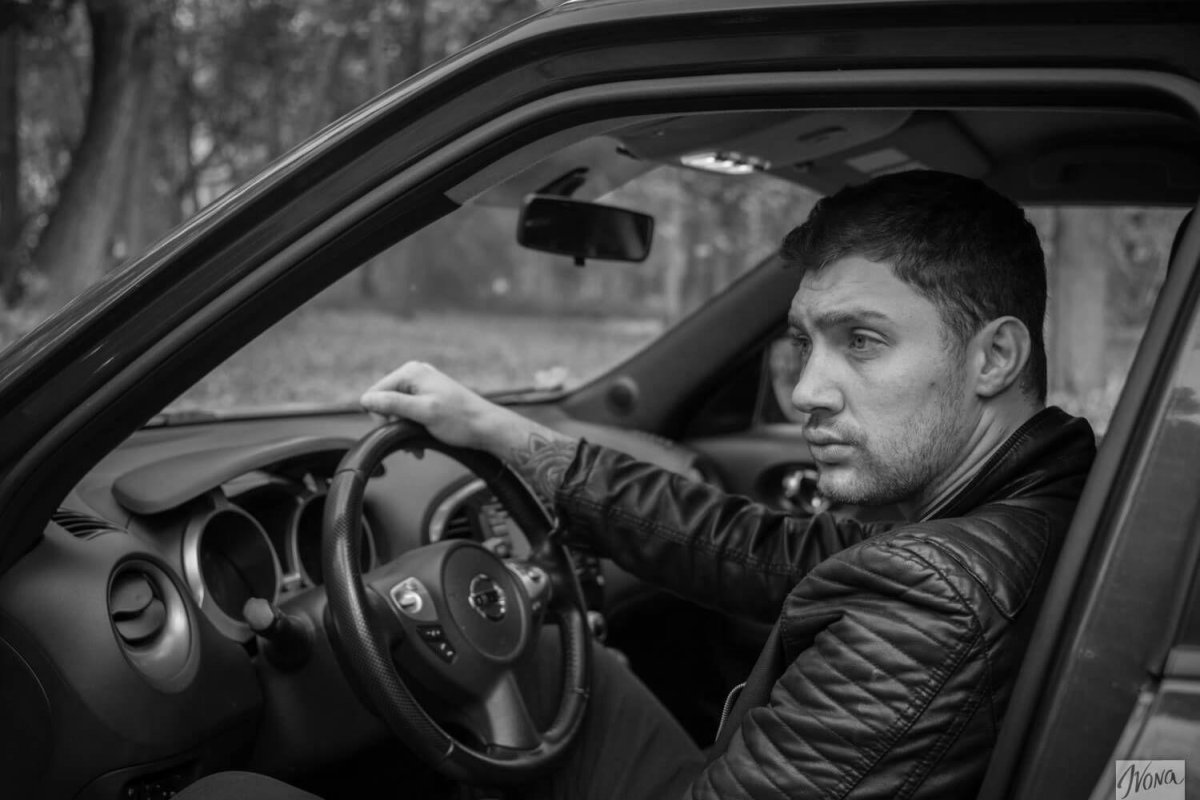 Мужик в машине